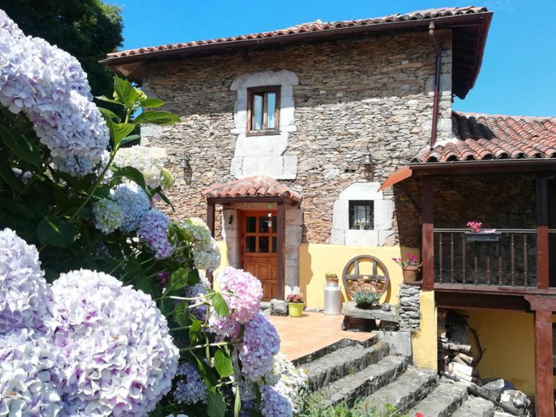 Gasthaus La Asturxana Malleza Exterior foto